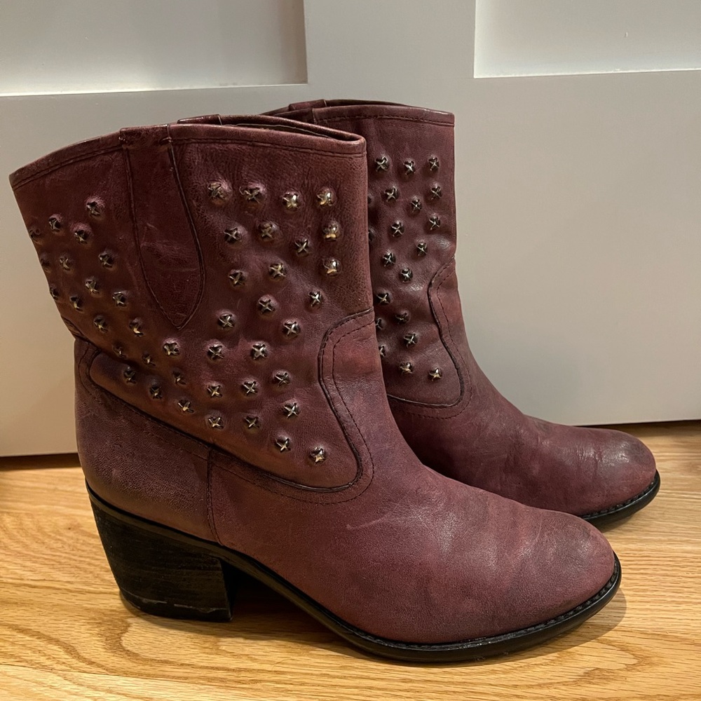 Donald J. Pliner BAILA Leather Ankle Boots in Eggplant - 10